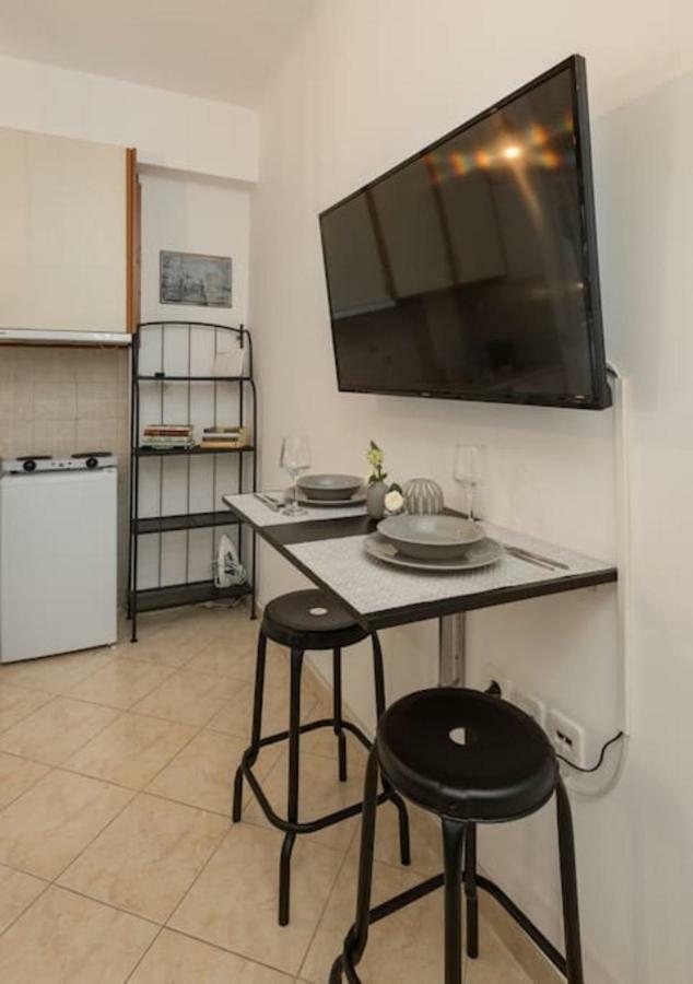 Central Studio! Fiber Wifi, Ac, Private, Self Check-In! Salonic Exterior foto
